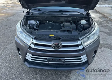 2018 Toyota Highlander Xle z USA, uszkodzony, nr VIN 5TDJZRFH3JS523071